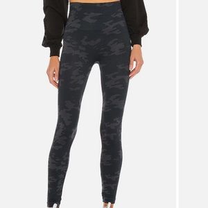 Spanx Womens L Camo Legging
